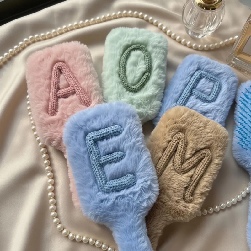 Brosse à cheveux en peluche pe - Hair Care Gift avis et prix